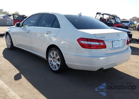 2012 Mercedes-Benz E 350 z USA, uszkodzony, nr VIN WDDHF5KB4CA642772